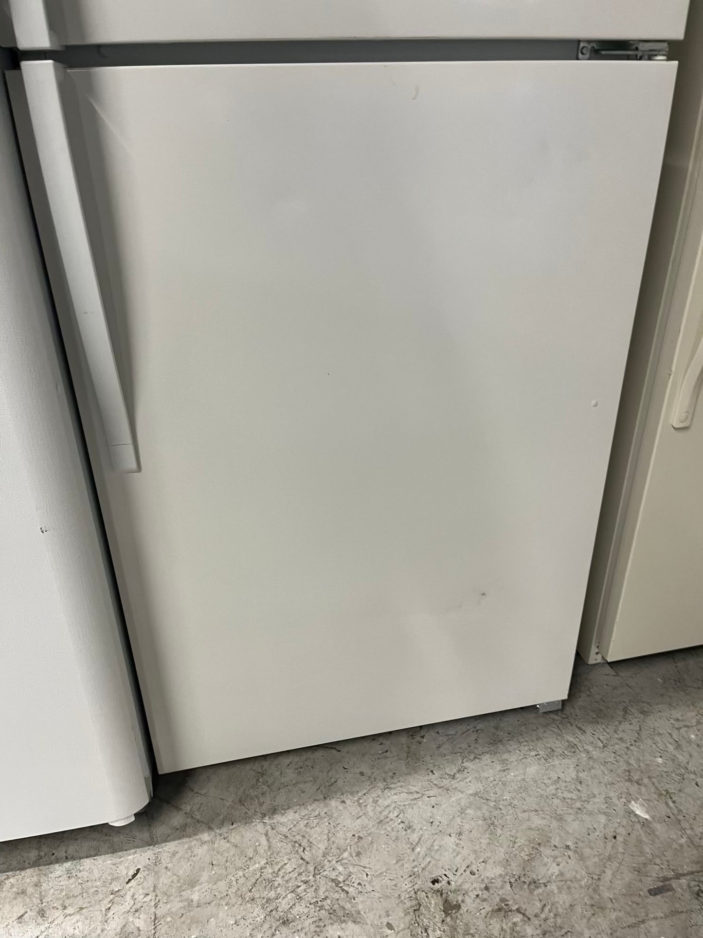 - Whirlpool top freezer refrigerator in white no ice maker used refurbished 30" #RF889JB