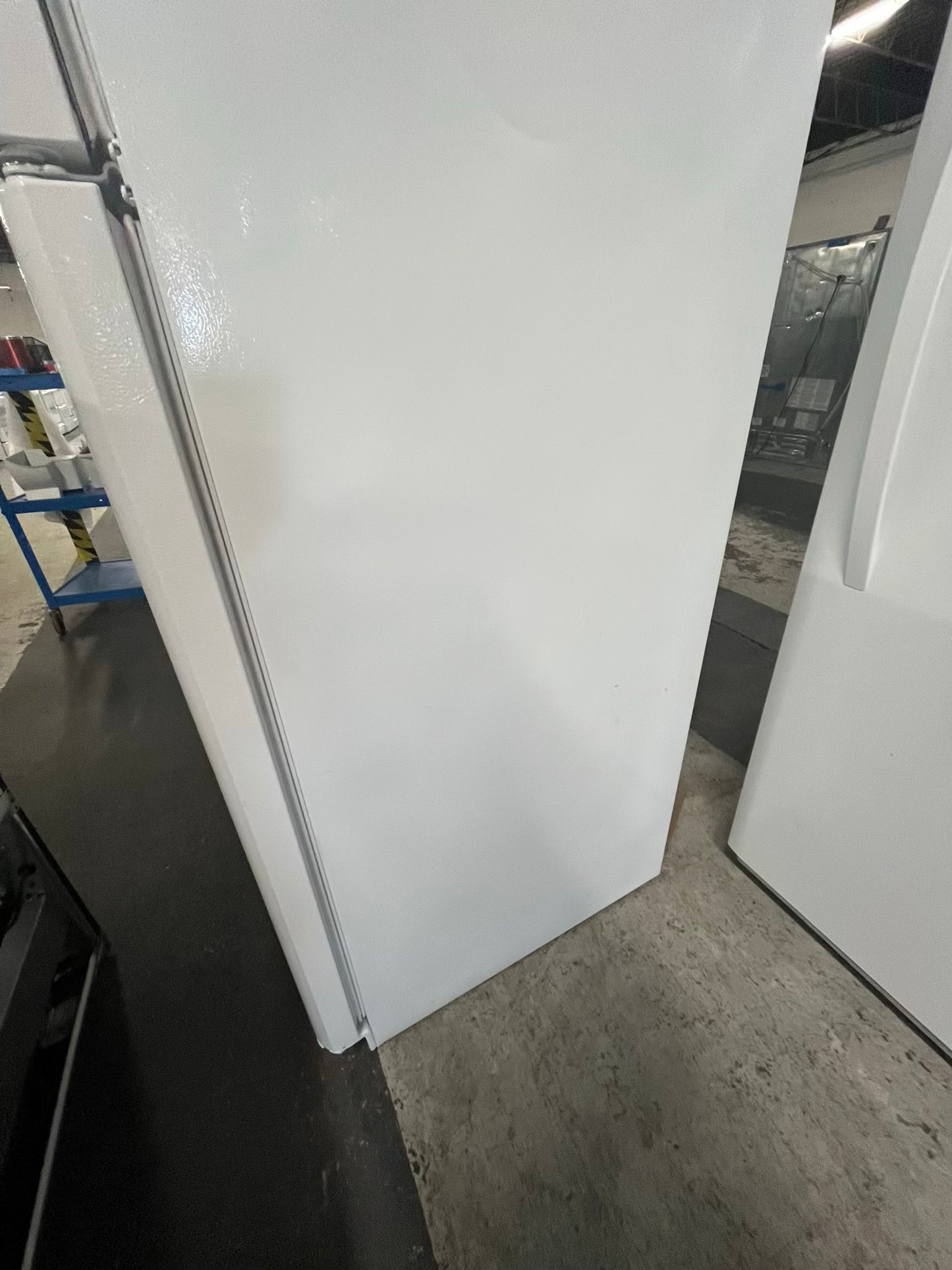 - Frigidaire top freezer refrigerator in white used Refurbished 30" ITEM #RF245AAB