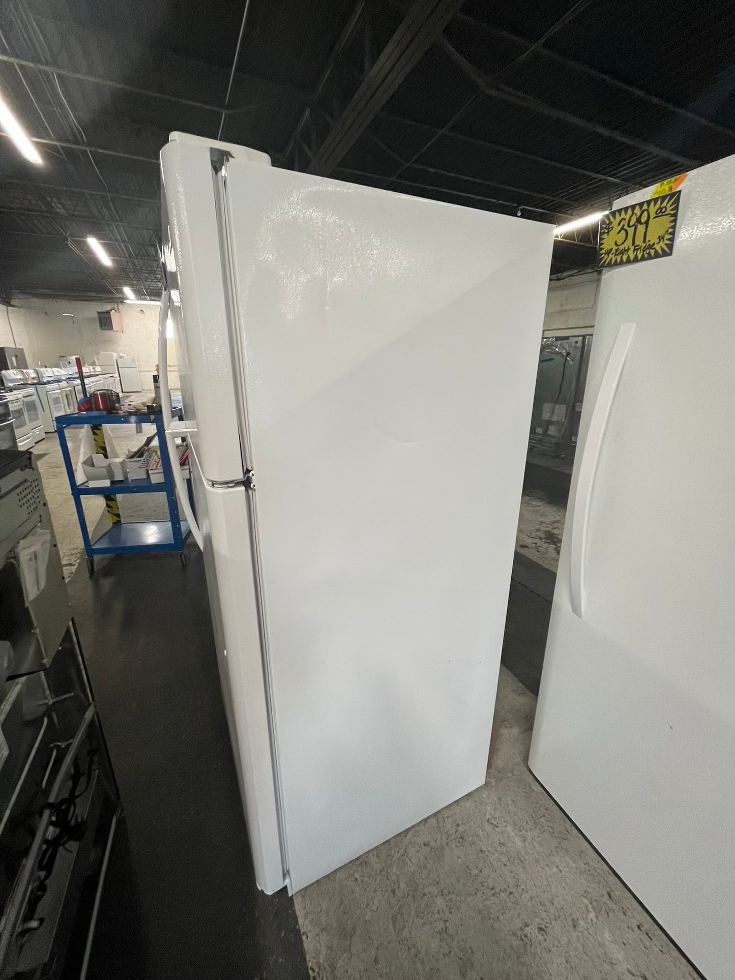 - Frigidaire top freezer refrigerator in white used Refurbished 30" ITEM #RF245AAB