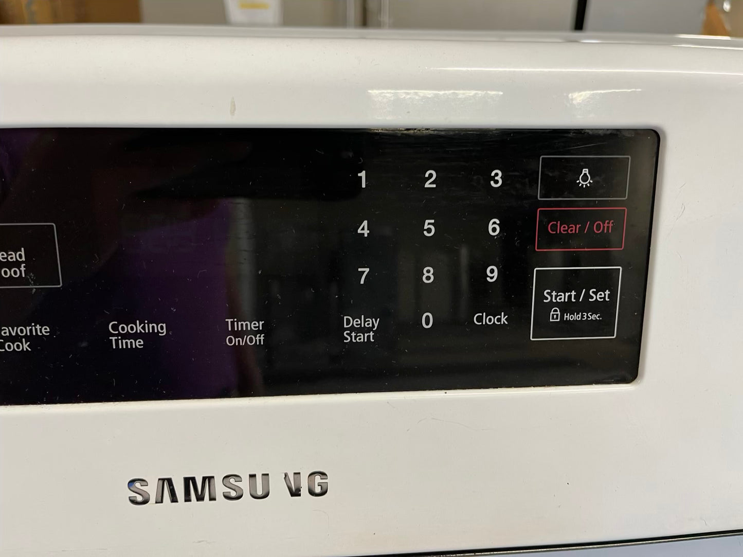 Samsung Gas range 5 burner bake broil self clean in white Refurbished 30" #GR212UB