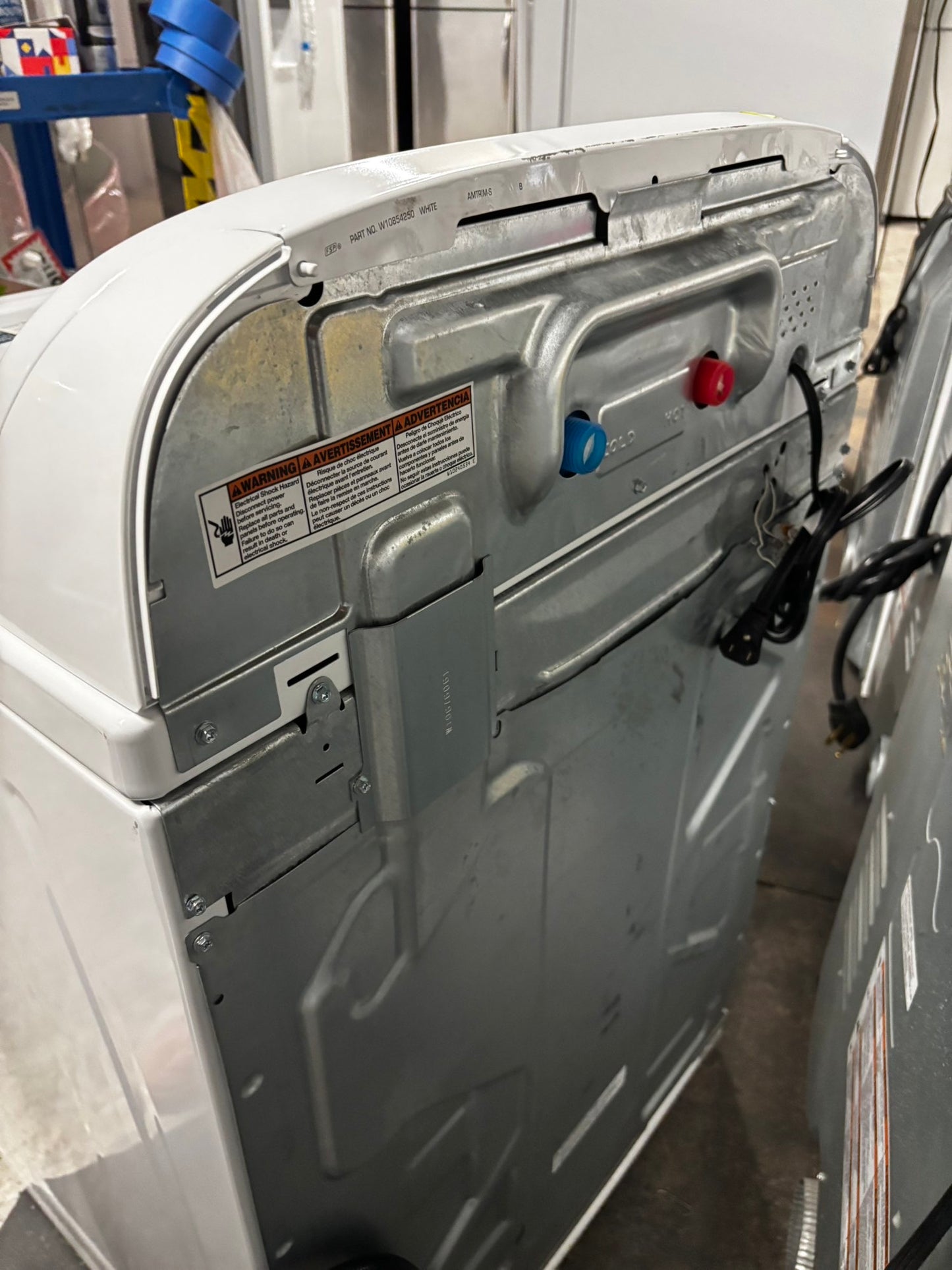 Used Whirlpool 3.5 cu. ft. Top Load Washer has a Deep Water Wash option that fills the porcelain tub wash basket with more water to help break down loose soils. It also has a heavy-duty cycle for deep stain #W945JB