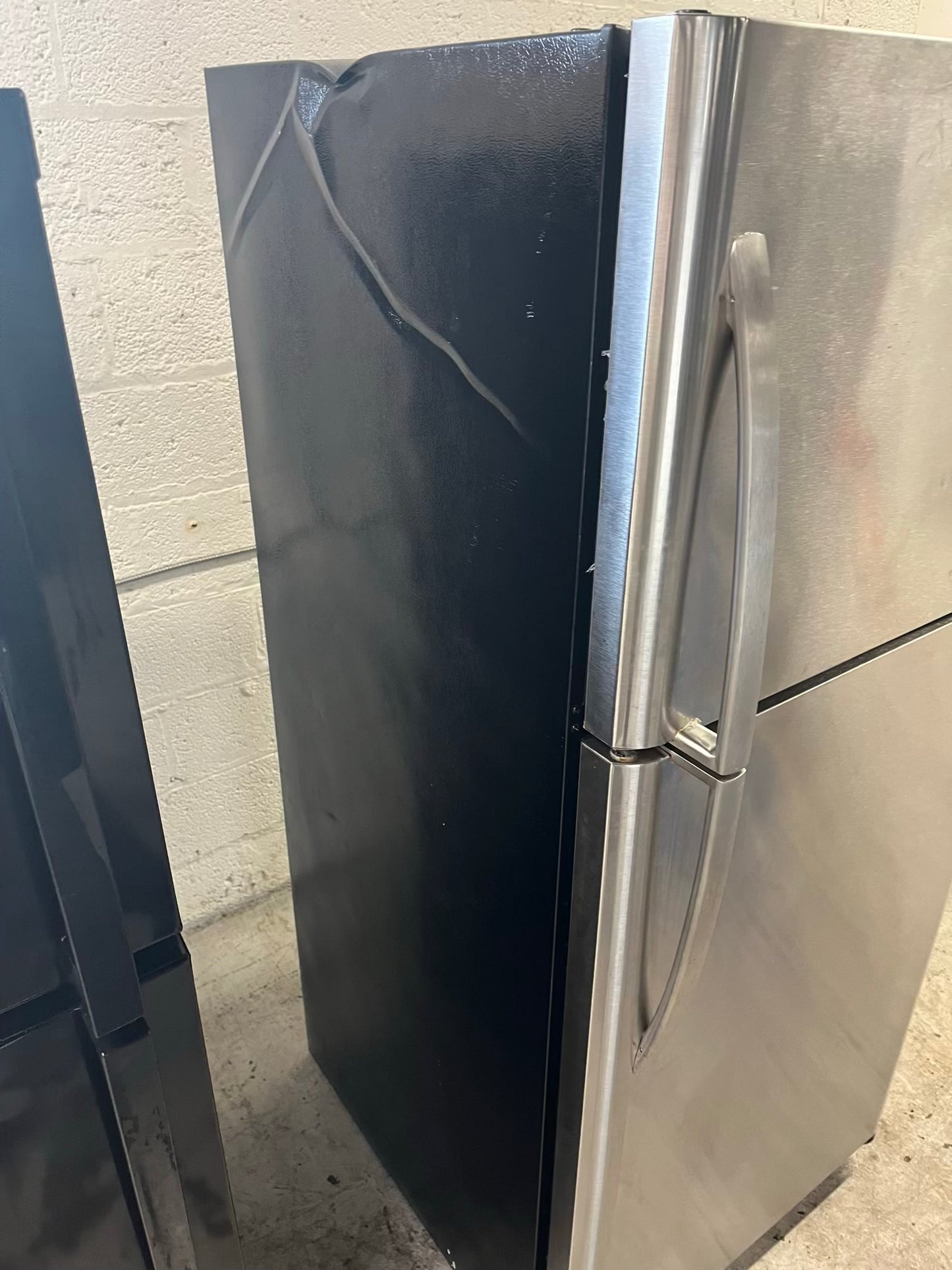 - FRIGIDAIRE TOP FREEZER REFRIGERATOR | 30" | #RF660KB USED REFURBISHED