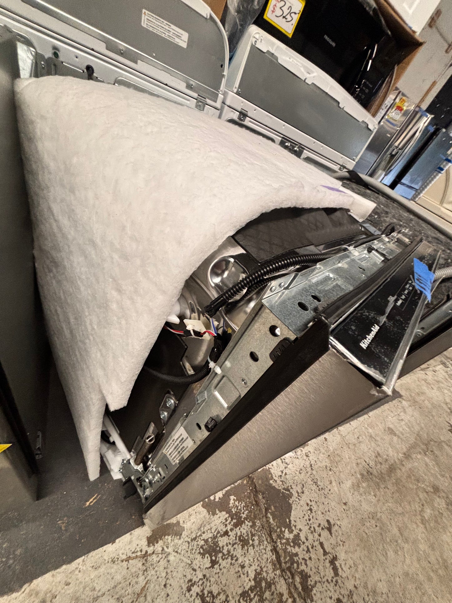 >24 in. KitchenAid - 360 Max
Jets Third Rack
Dishwasher with
Stainless Steel Third
Rack Wash Jets, model number:KDTM804KPS Stock number #KADW4H3B