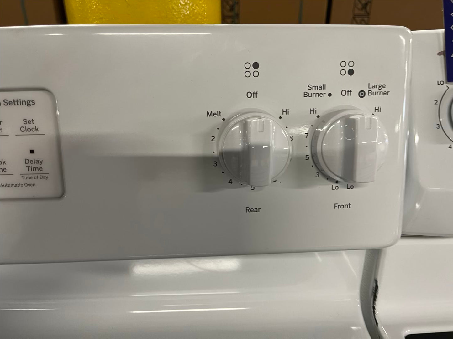 GE electric range 220v 4 burner bake broil hi/lo self clean in white Refurbished 30" #ER186HB