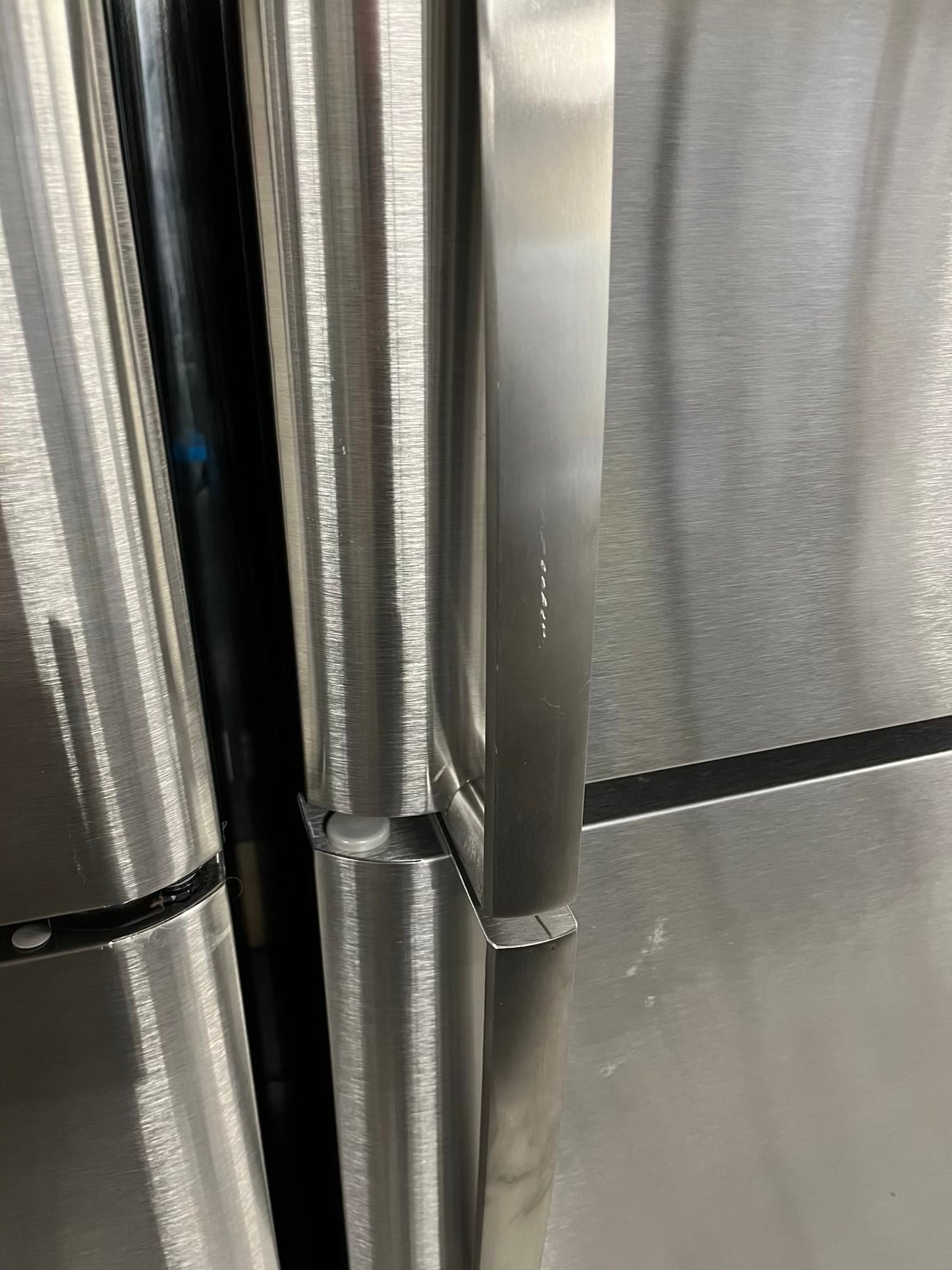 - Frigidaire Top freezer Refrigerator stainless steel 30" #RF207GB