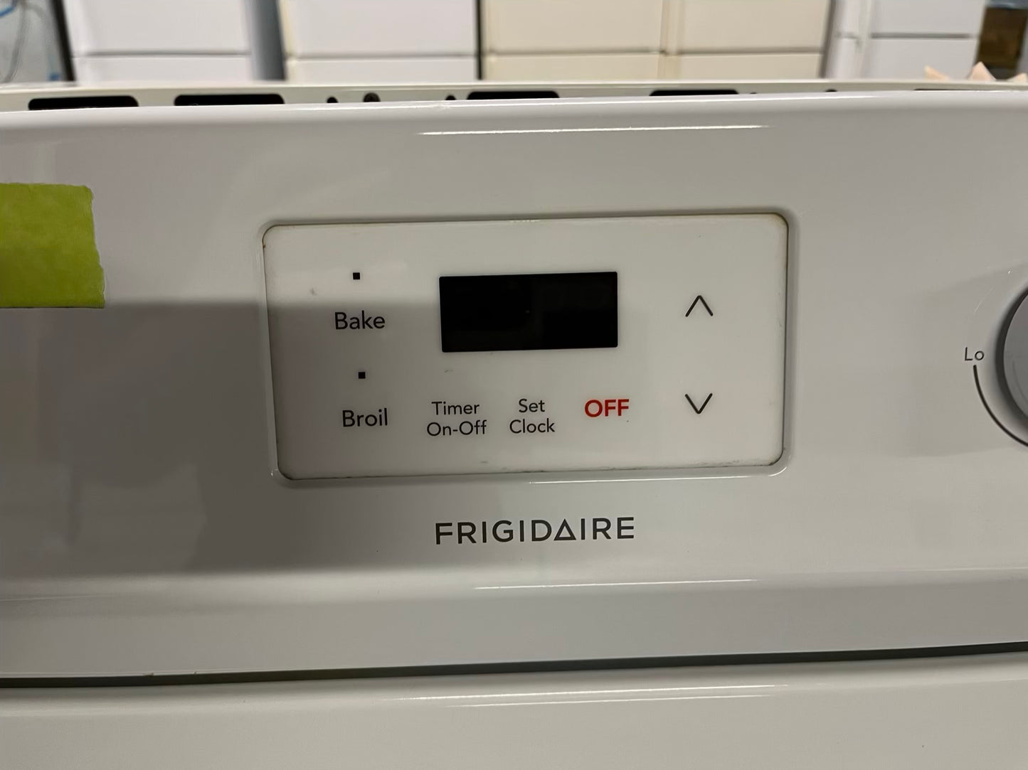 Frigidaire electric range 220v 5 burner warm zone bake broil in white Refurbished 30" #ER176RB