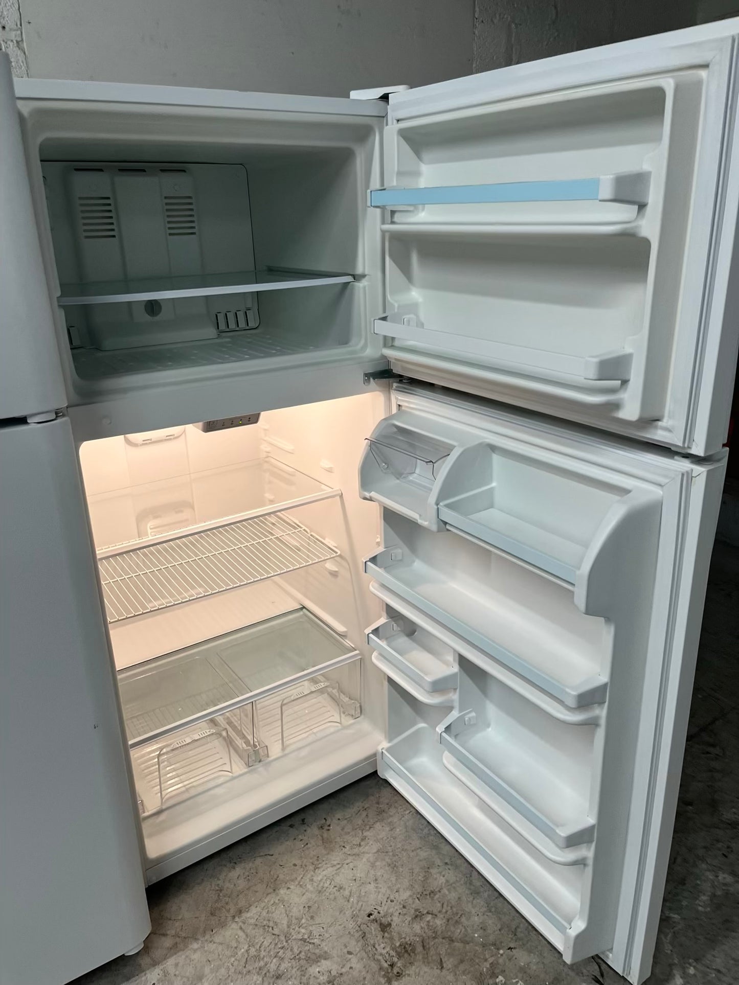 - Whirlpool top freezer refrigerator in white no ice maker used refurbished 30" #RF889JB
