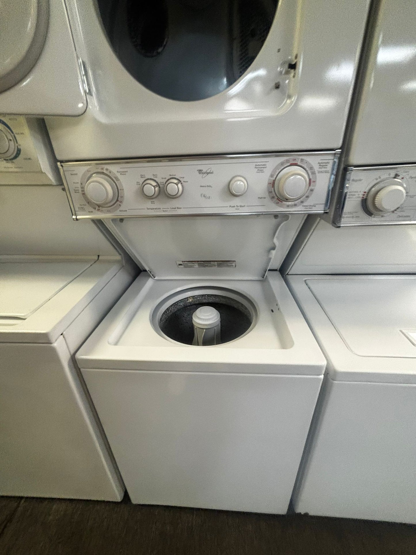 Whirlpool laundry center Electric 220v washer & dryer set in white 24" #LC427PL