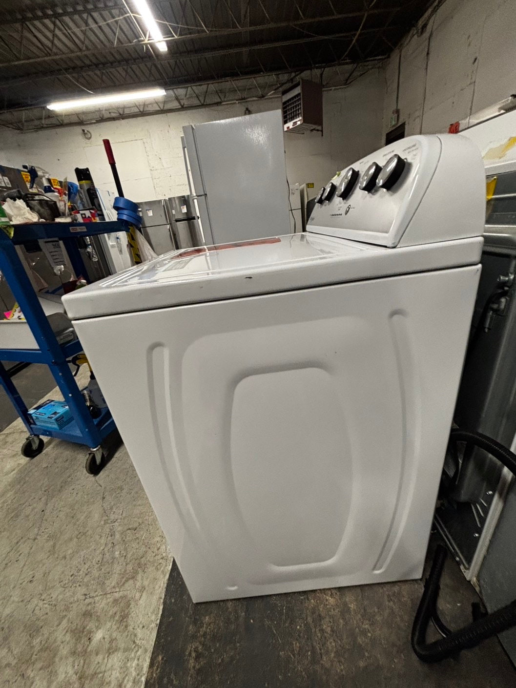 Used Whirlpool 3.5 cu. ft. Top Load Washer has a Deep Water Wash option that fills the porcelain tub wash basket with more water to help break down loose soils. It also has a heavy-duty cycle for deep stain #W945JB