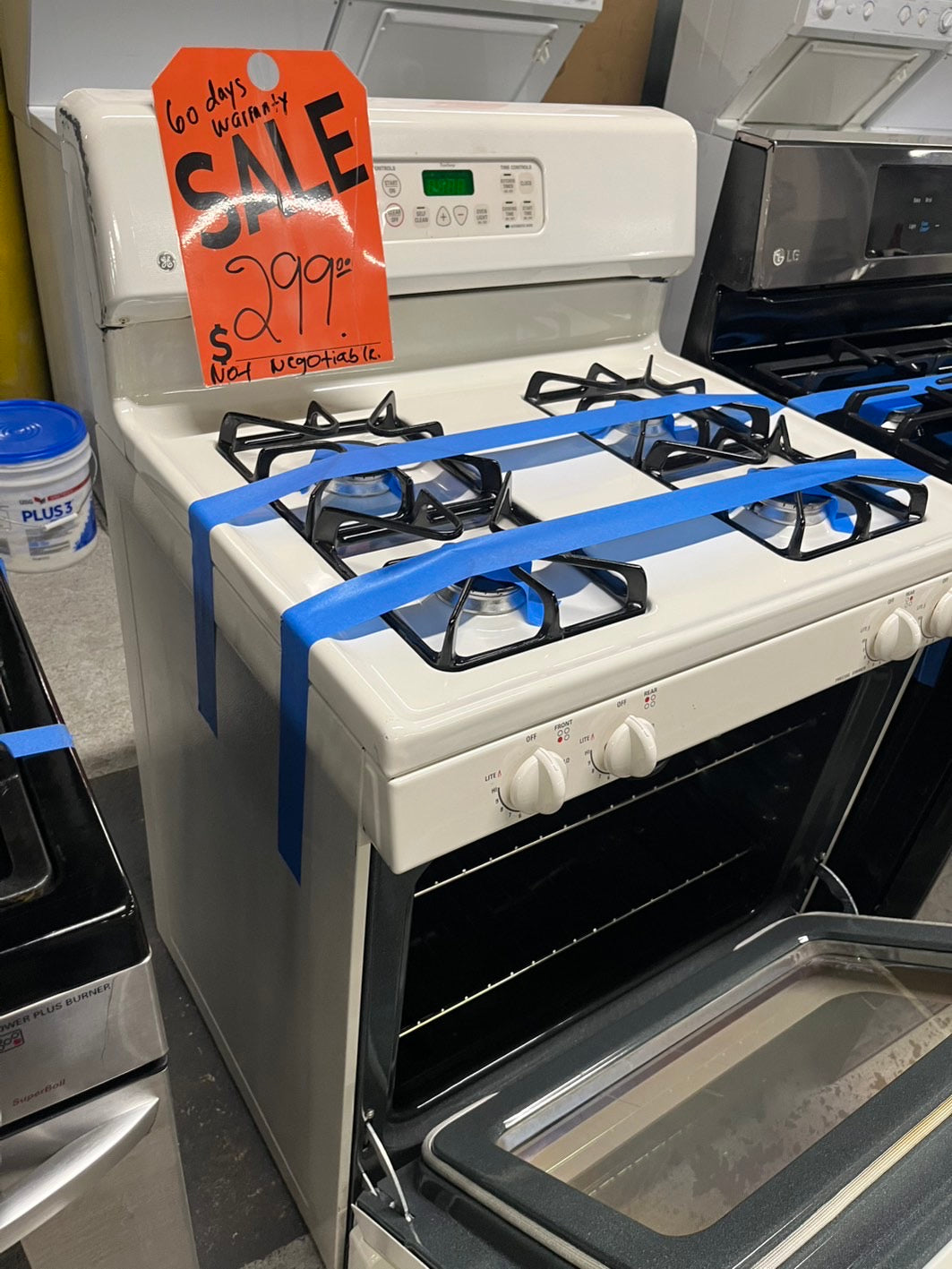 GE Gas range 4 burner bake Temp Recall broil hi/lo in off white Refurbished 30" #GRR00B