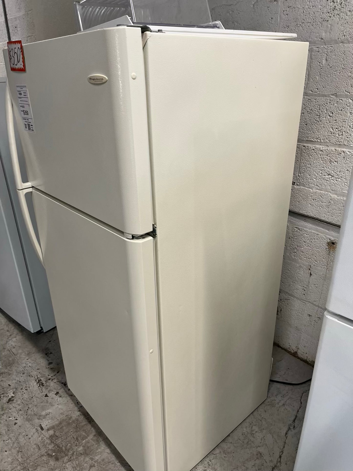 - Hotpoint top freezer refrigerator in white no ice maker 30" #RF903SB