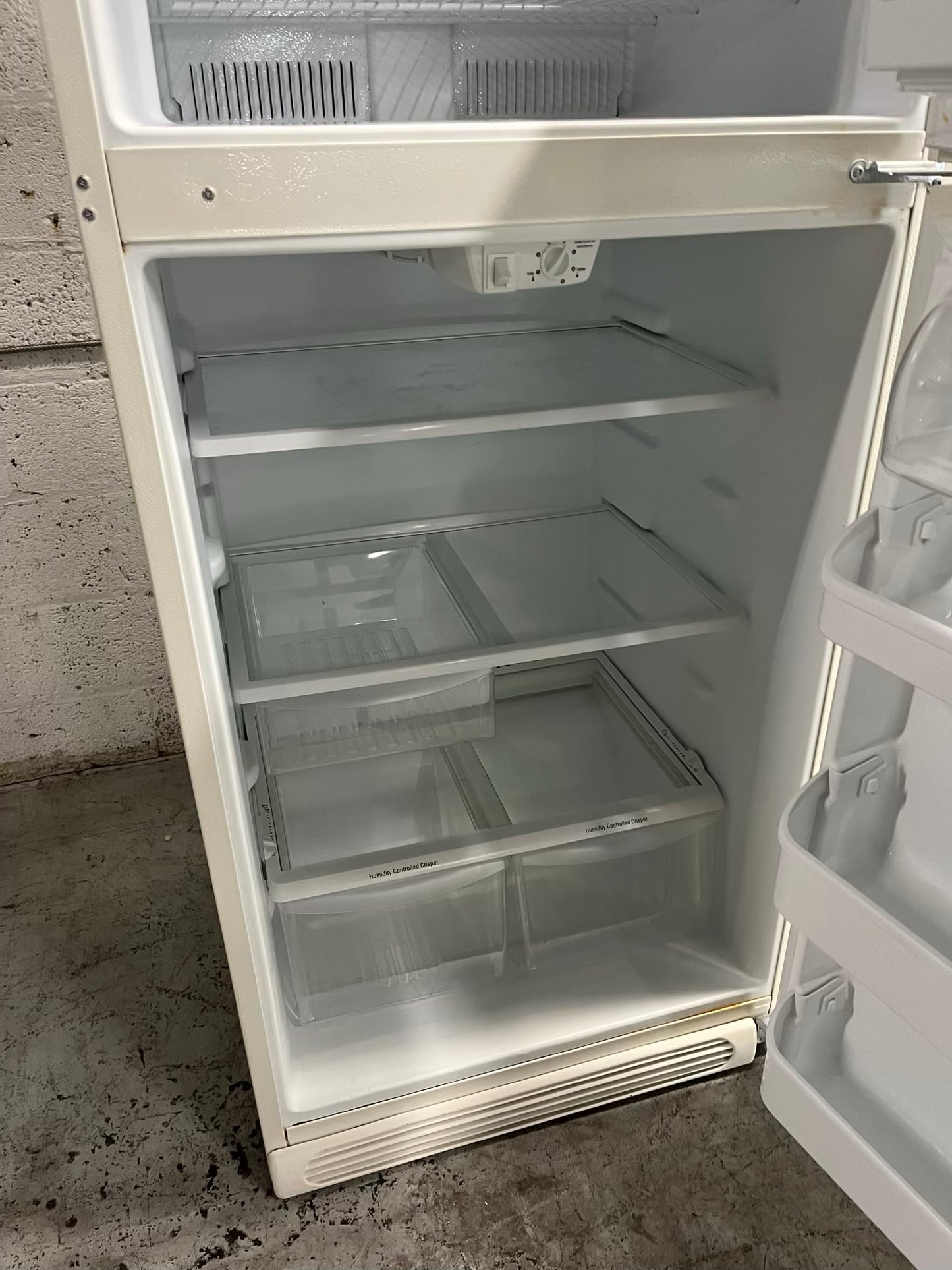 - Hotpoint top freezer refrigerator in white no ice maker 30" #RF903SB
