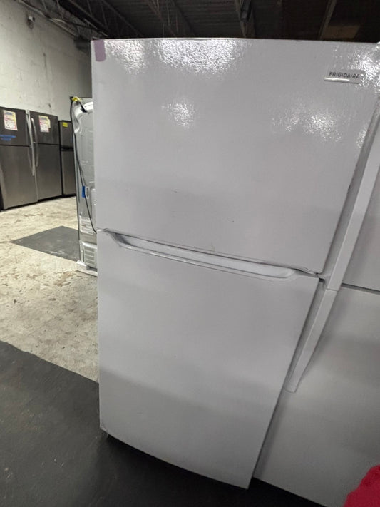 >Special offer price 🔥Used-Frigidaire top freezer white Refrigerator 30” stock number #RF58ZB