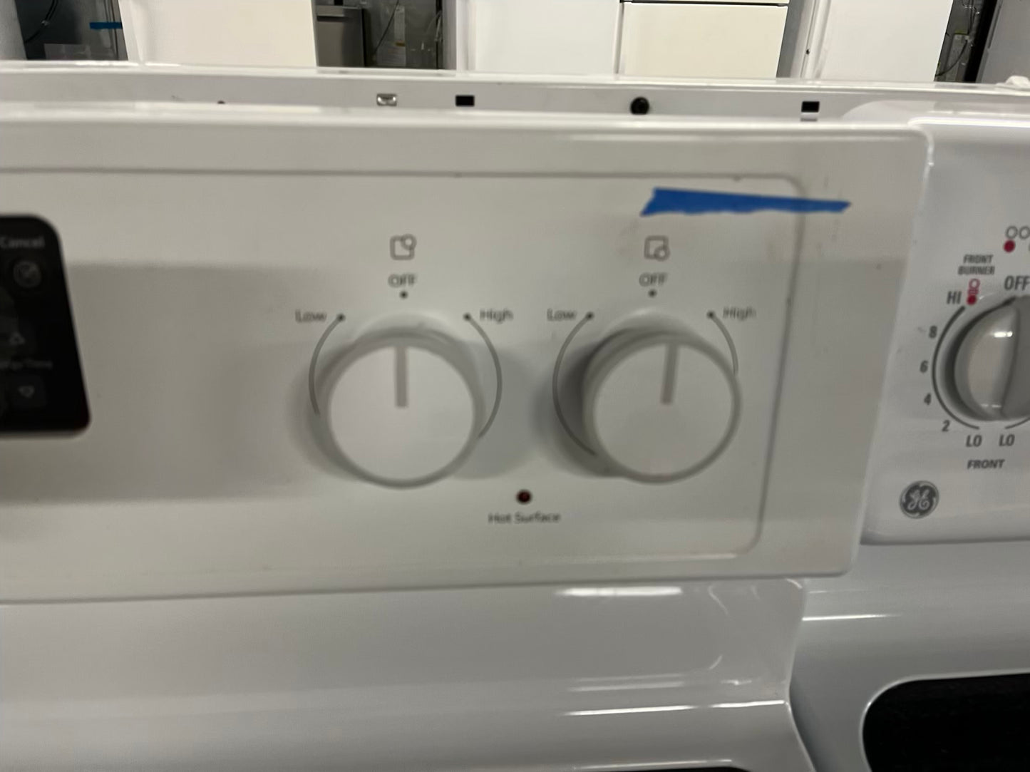 Whirlpool electric 220v range 4 burner bake broil in white Refurbished 30" #ER939HB
