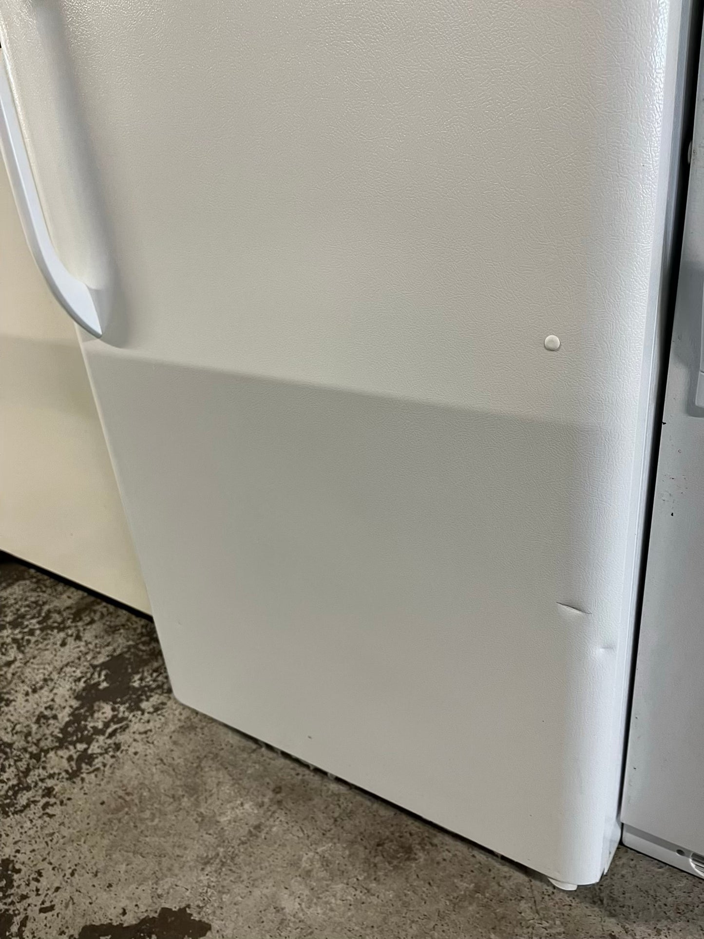 - Frigidaire top freezer Refrigerator in white 30" #RF305NB