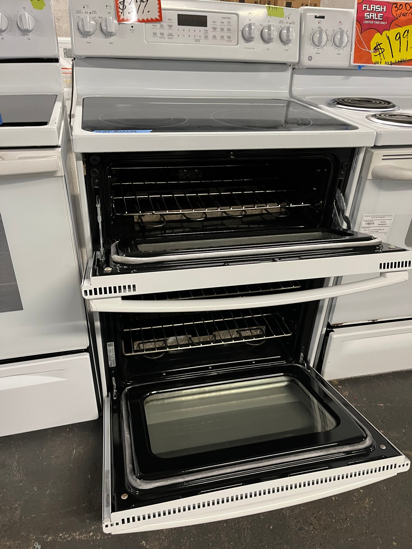GE electric range 5 burner warming zone convection bake broil roast hi/lo in white 30” #RF902UB