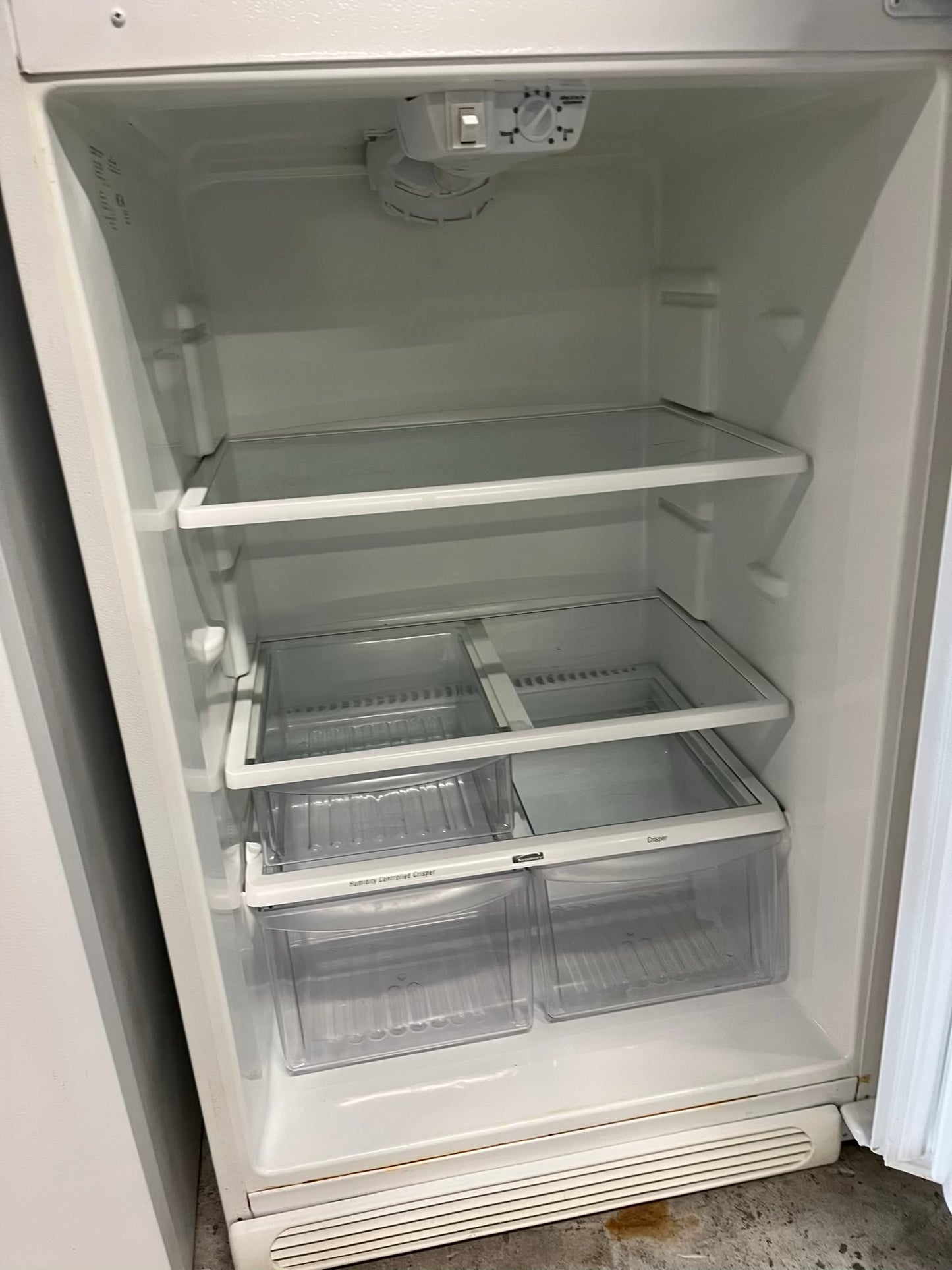 - Kenmore top freezer refrigerator in white 30" ITEM #RF307RB