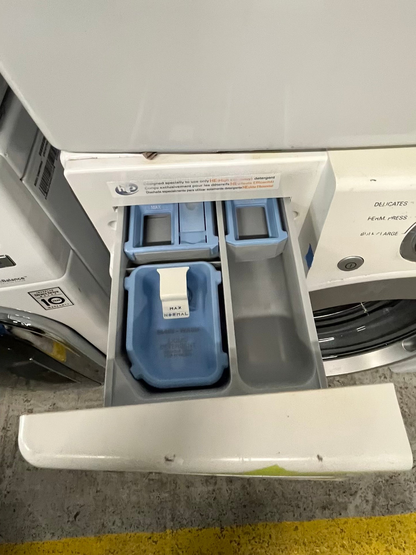 LG washer 4.5 cu ft & dryer 7.5 cu ft set electric 220v front load stackable sensor dry He in white #WD809RB