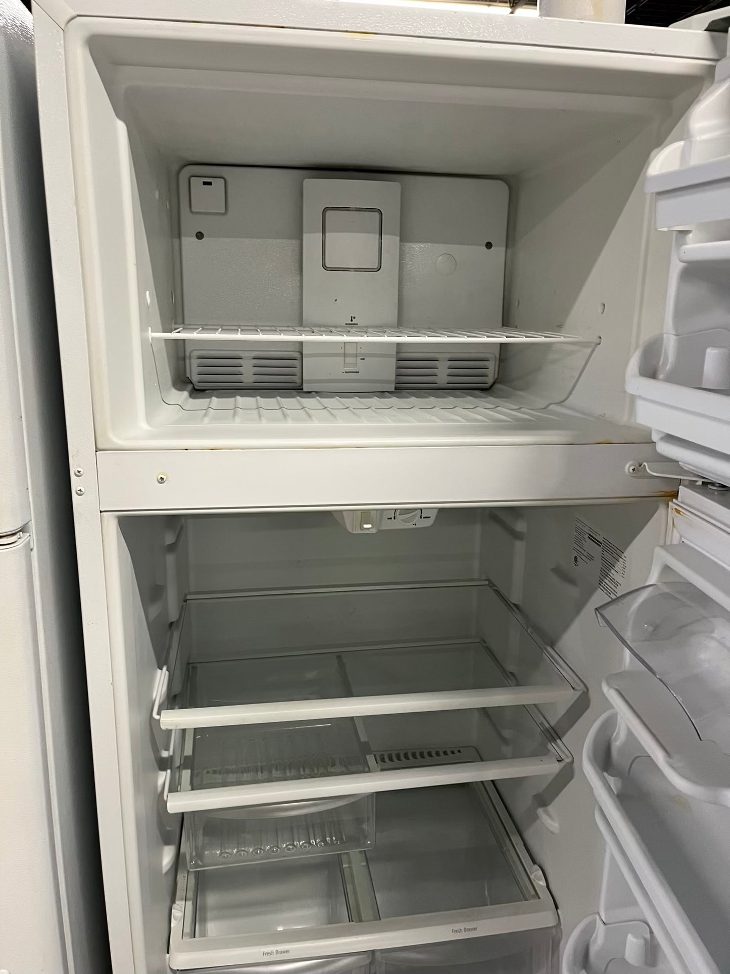 - Frigidaire top freezer Refrigerator in white 30" #RF307TB