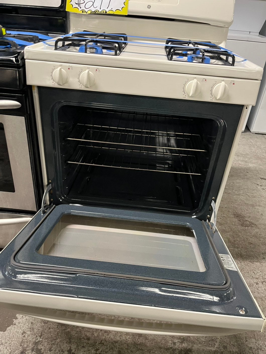 GE Gas range 4 burner bake broil hi/lo in off white Refurbished 30" #GRS23B