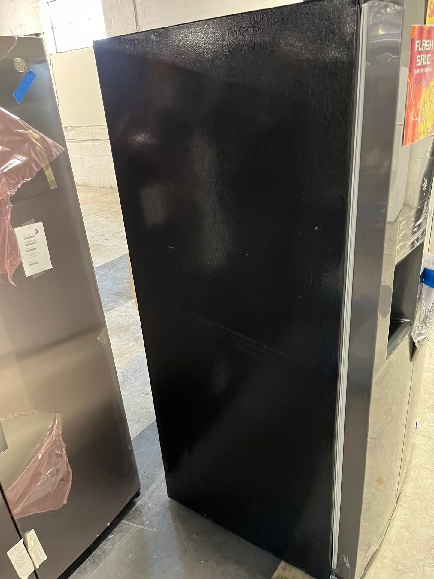Open Box | scratch & dent Frigidaire Gallery refrigerator black stainless steel w/ice water dispenser 36" #RF838RB