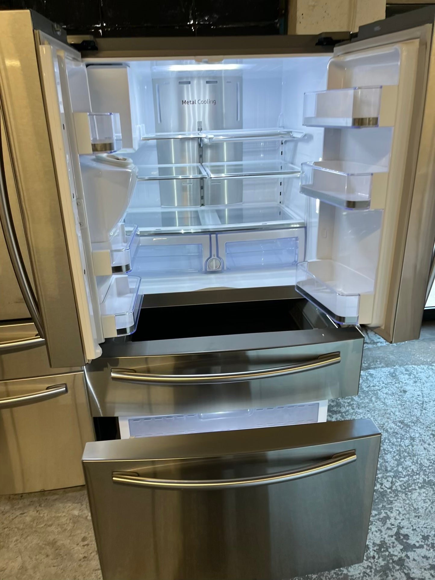 - Samsung four door refrigerator family hub stainless steel w/ice and water dispenser used-refurbished 30” #RF134XB