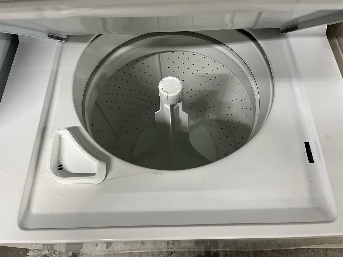 GE laundry center Electric 220v washer & dryer set 27" #LC597UB-TR