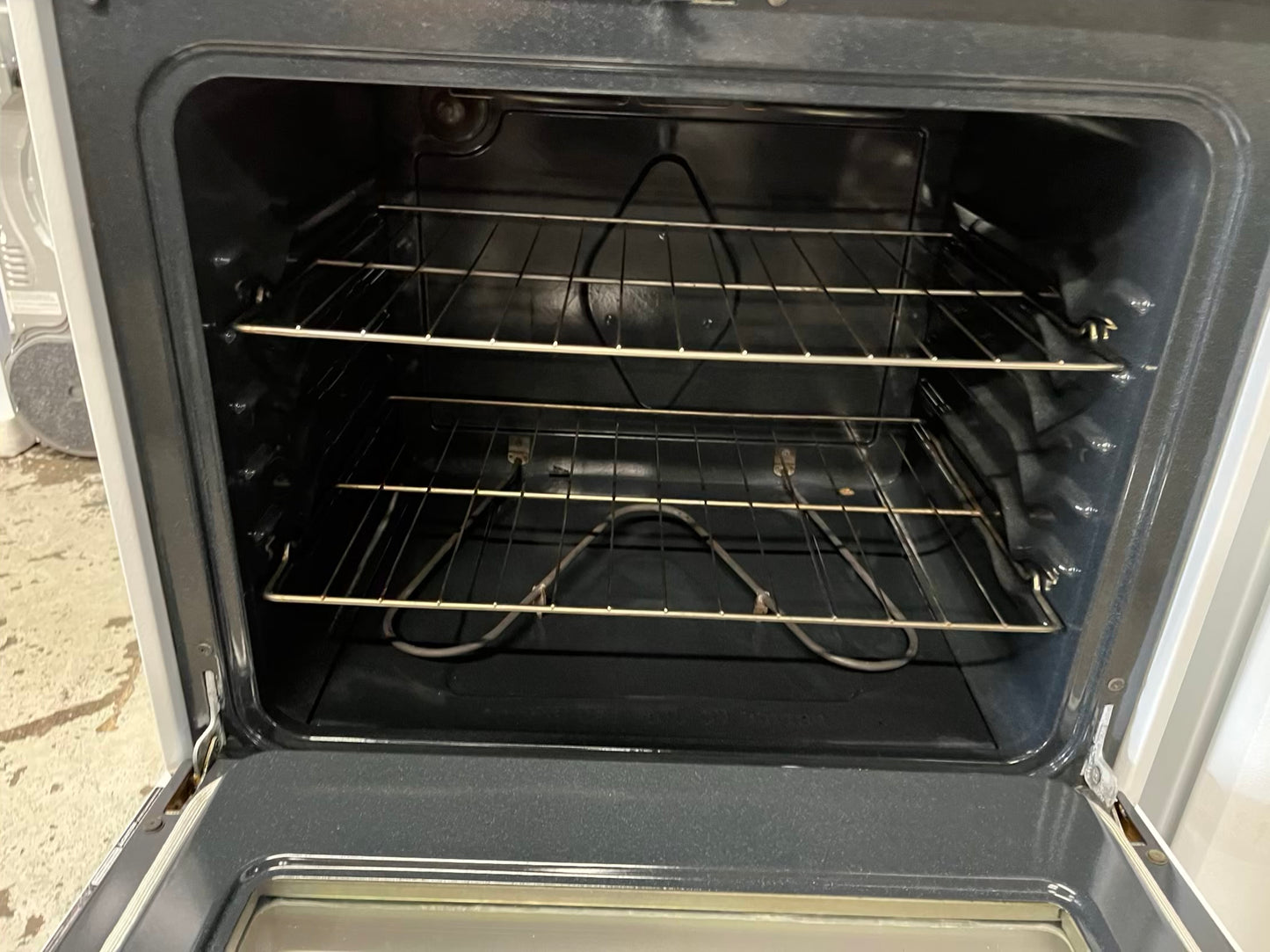 Frigidaire electric range 220v bake broil in white Refurbished 30" #ER529CB