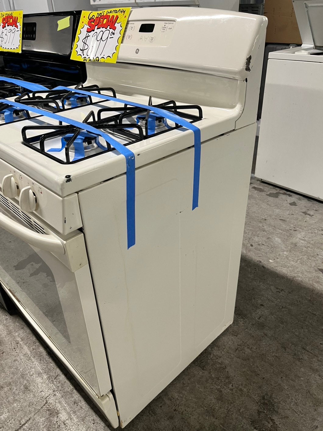 GE Gas range 4 burner bake broil hi/lo in off white Refurbished 30" #GRS23B
