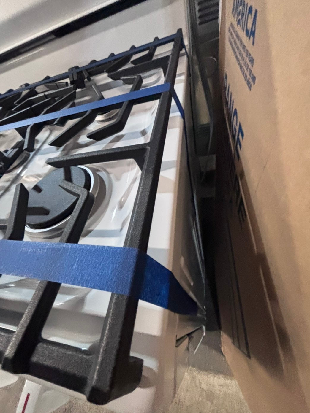 >>like new frigidaire Gas range 5 burner bake broil Hi/Lo self clean in white used-Refurbished 30” #G1T1A4B