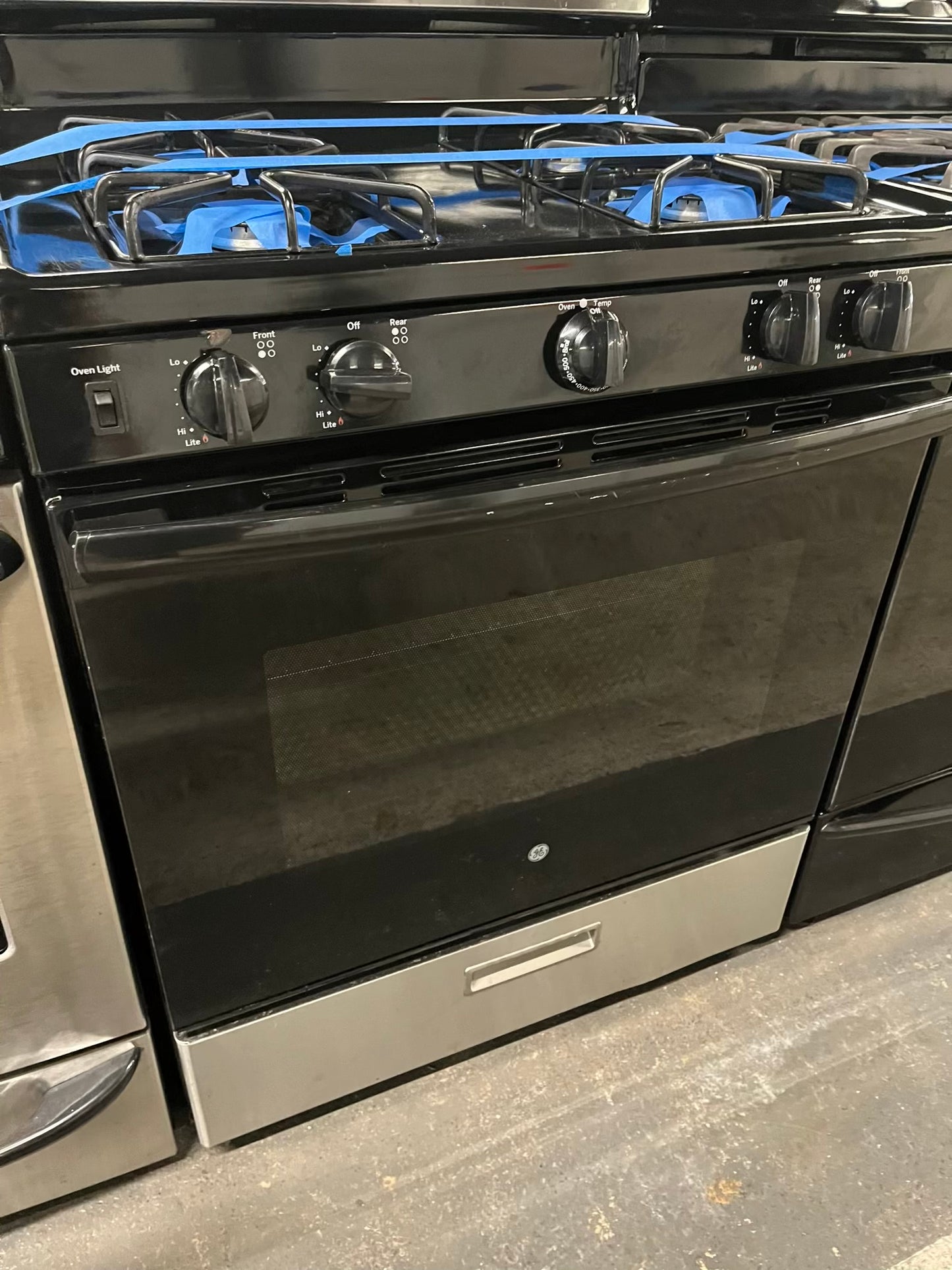 - GE GAS range black & stainless steel 4 burner bake broil 30” item number #RG112LB