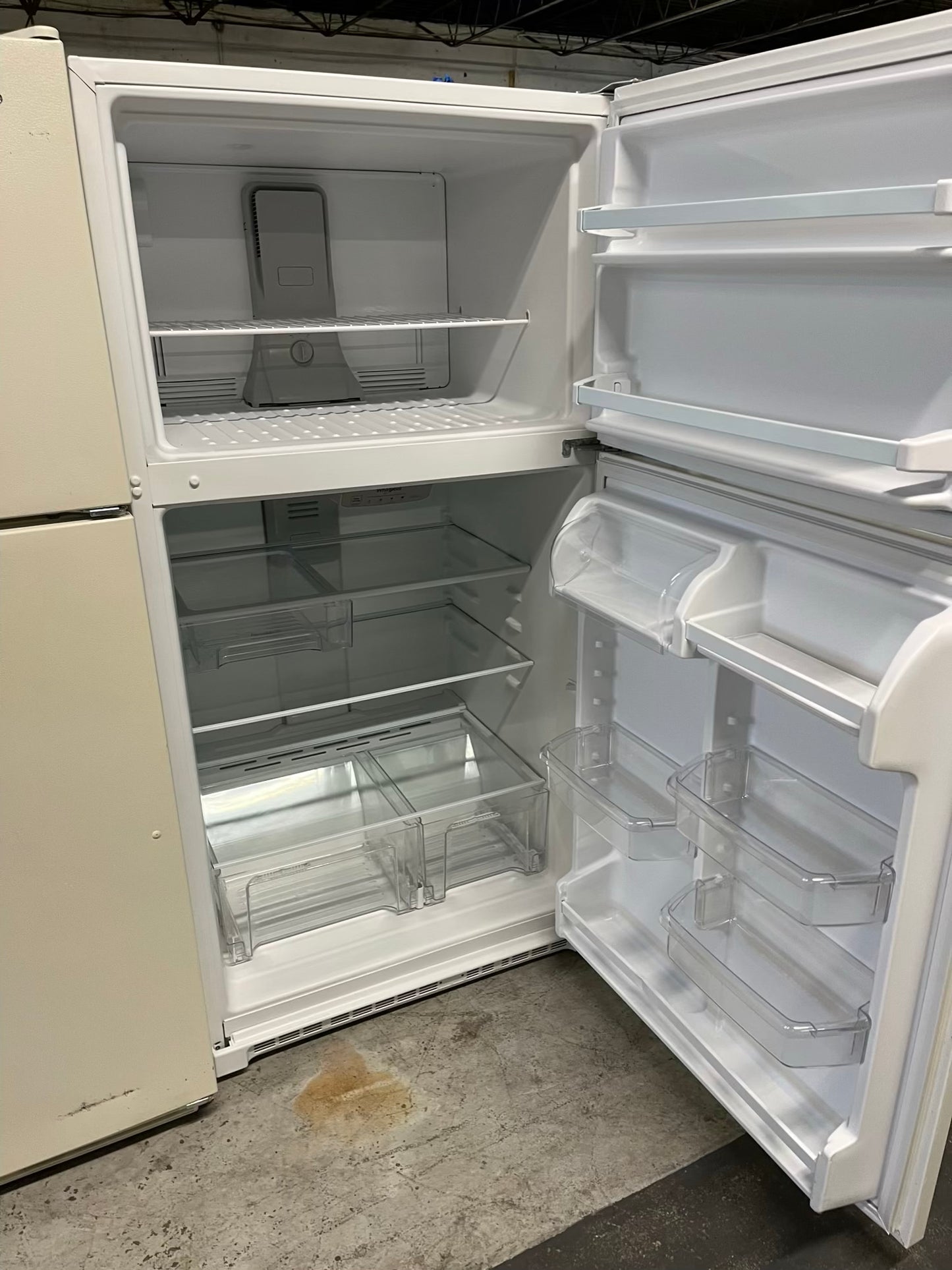 - Whirlpool Top freezer refrigerator in white 33" #RF893XB in Refurbished