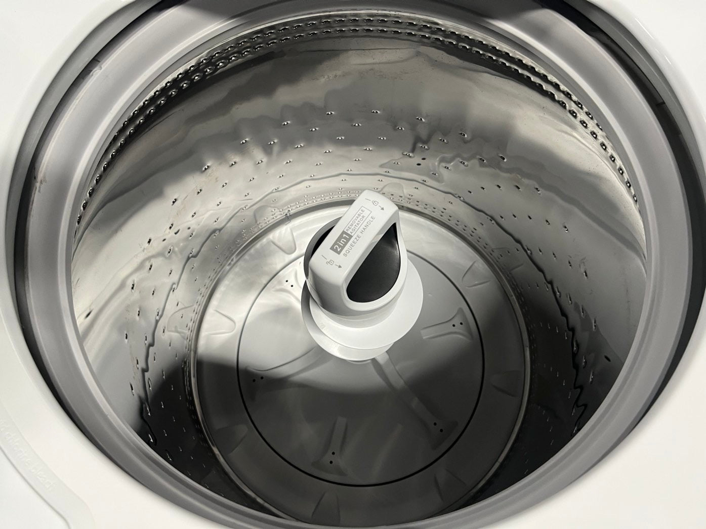 Whirlpool 27 Top load washer white with/ agitator stainless steel Drum #W320AB