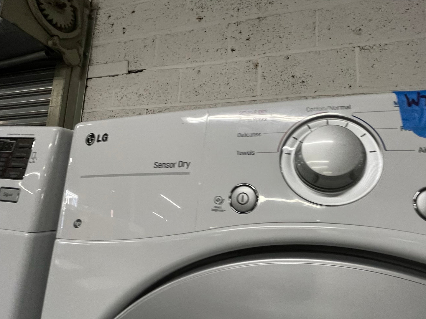 LG washer 4.5 cu ft & dryer 7.5 cu ft set electric 220v front load stackable sensor dry He in white #WD809RB