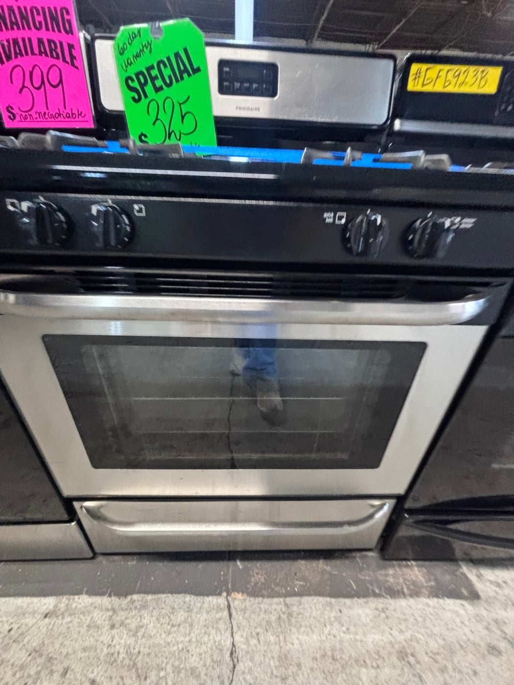 }sale🎈🎈Frigidaire Gas range four burner oven bake ,broil Hi/Lo self clean in silver /black working 💯 used-Refurbished 30” #GFB913B