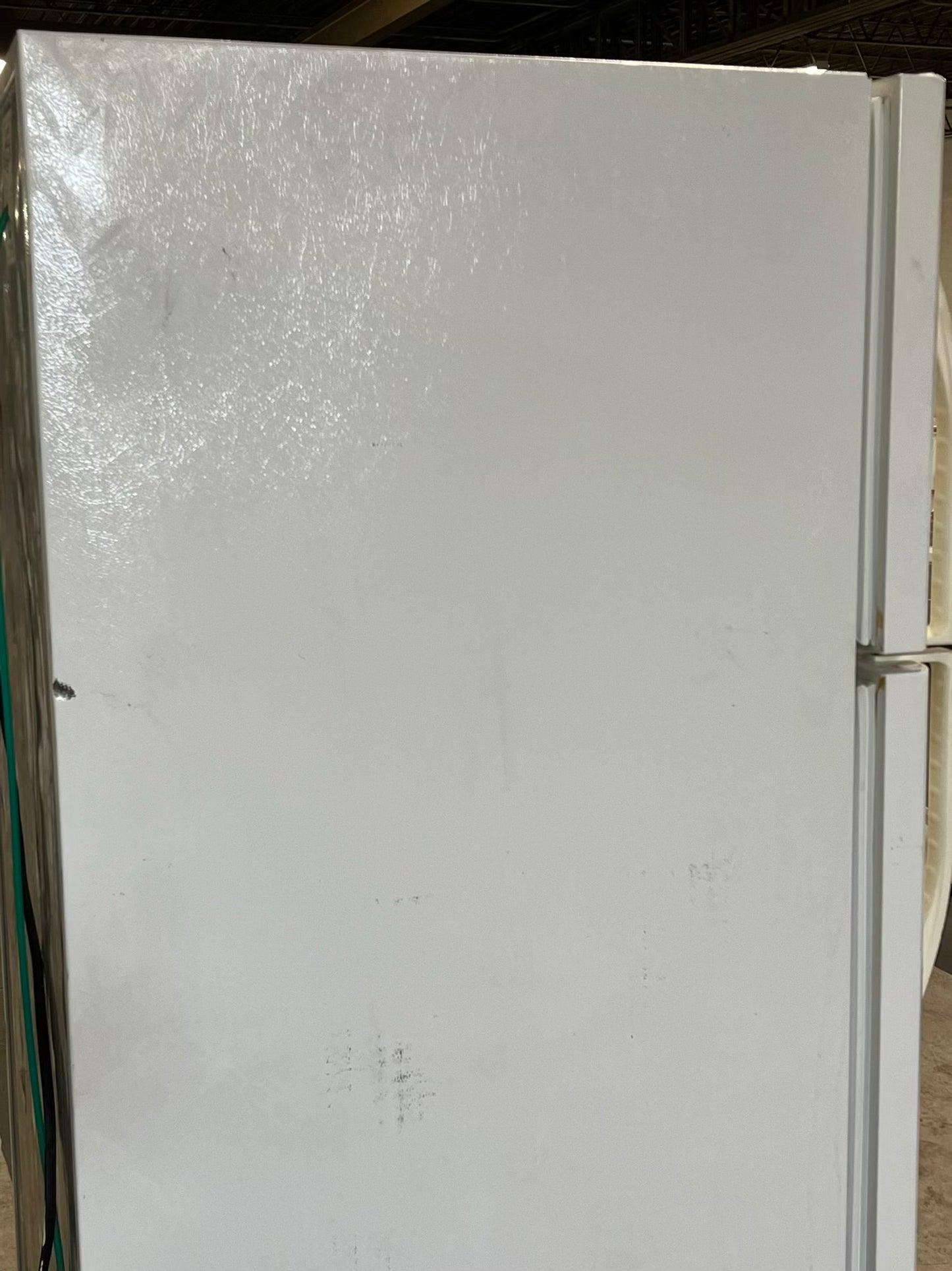 - Kenmore top freezer refrigerator in white 30" ITEM #RF307RB