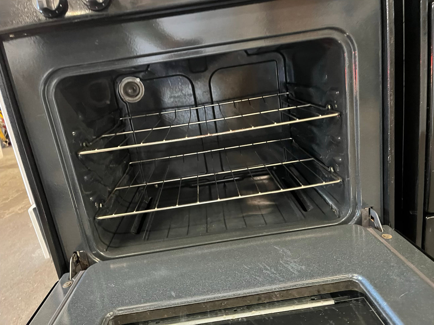 - Frigidaire GAS range black 4 burner bake broil self clean 30” item number #GR505DB