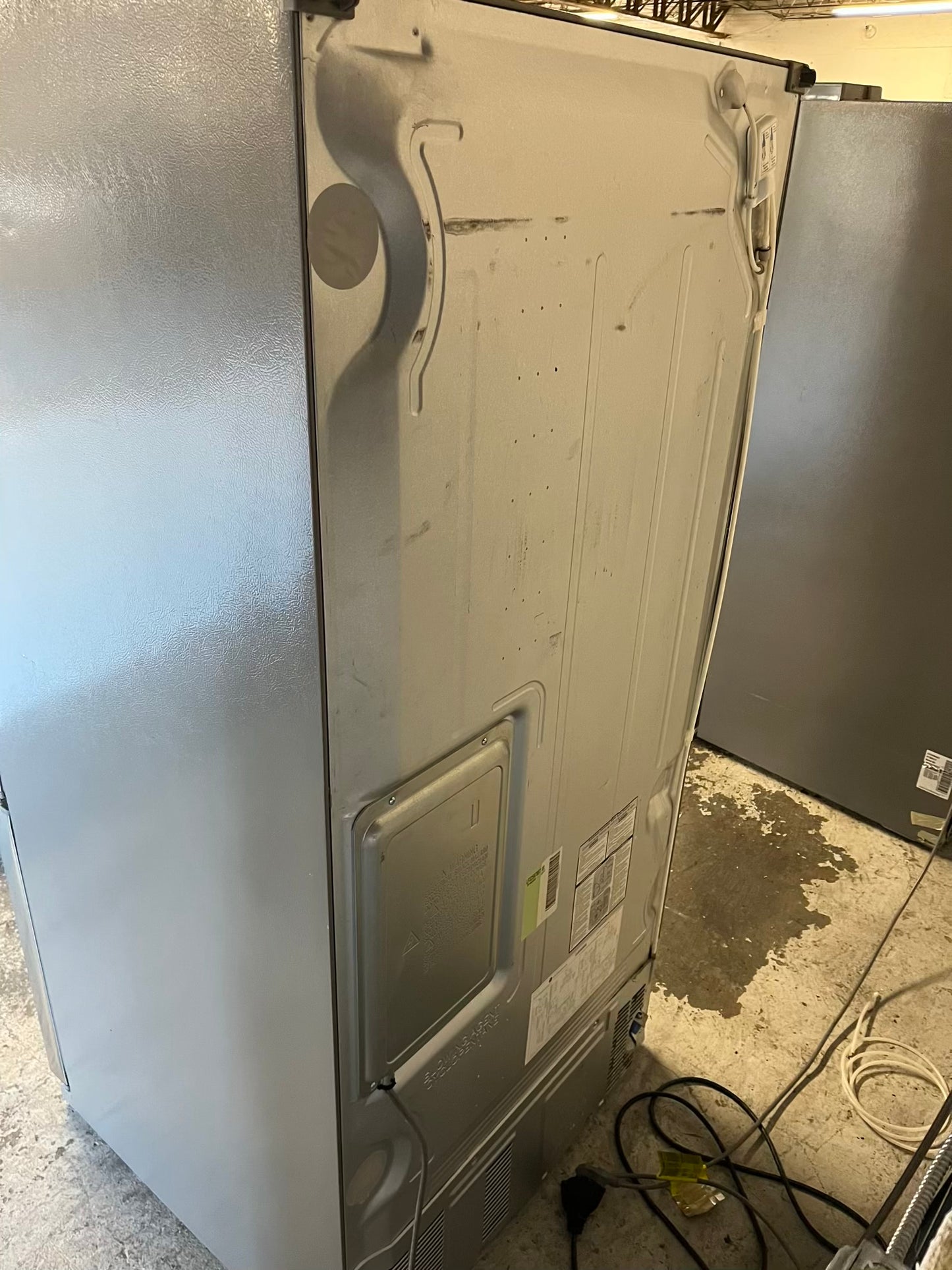 LG french door refrigerator stainless steel w/water & ice dispenser 33" ITEM #RF200NB