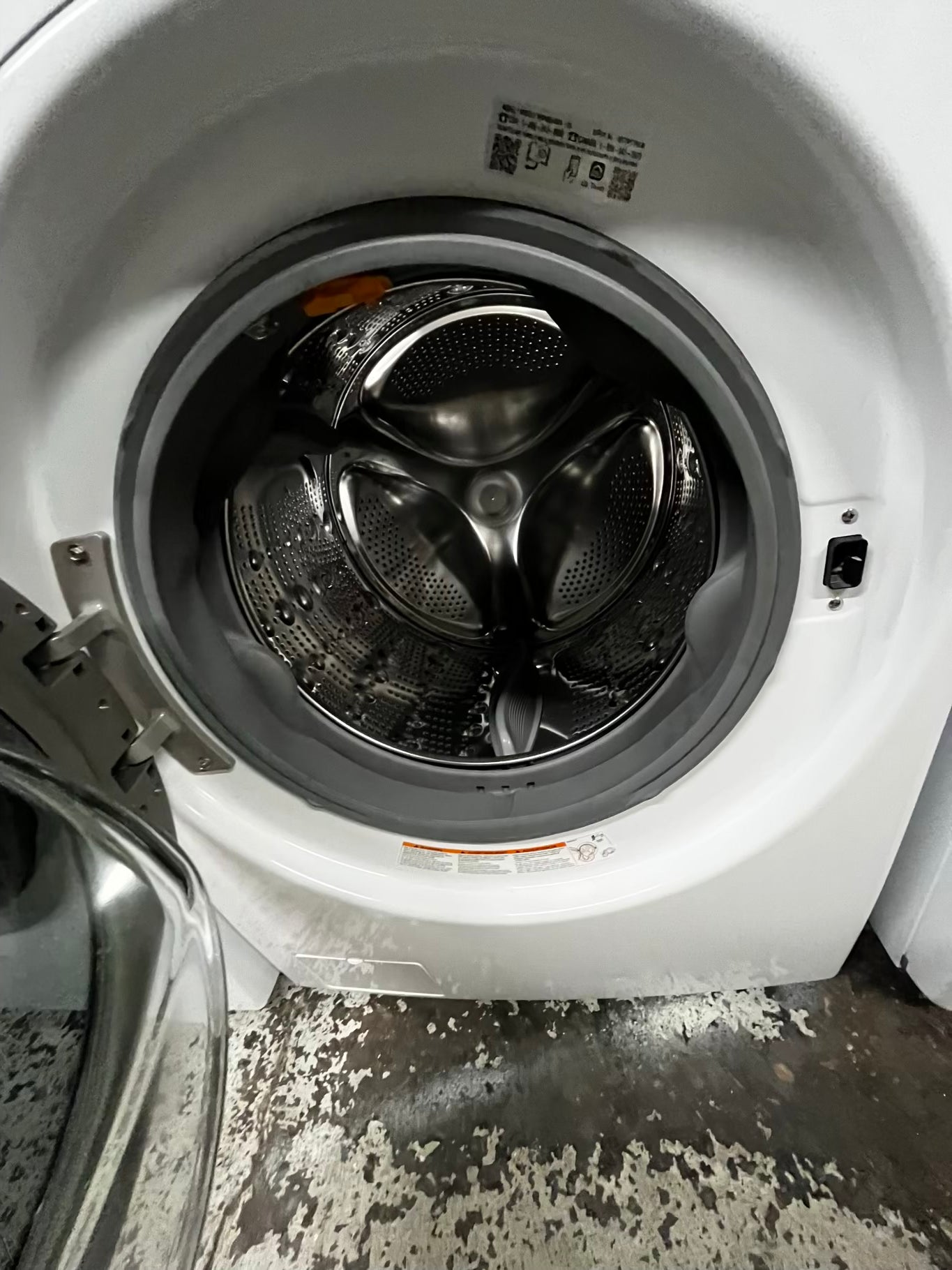 -Open Box 📦 Scratch & Dent 4.5 cu. ft. Ultra Large Capacity Front Load Washer - White WM4000HWA & 7.4 cu. ft. Large Capacity Front Load Electric Dryer - White DLEX4000W Set / stock number #WD7714AB