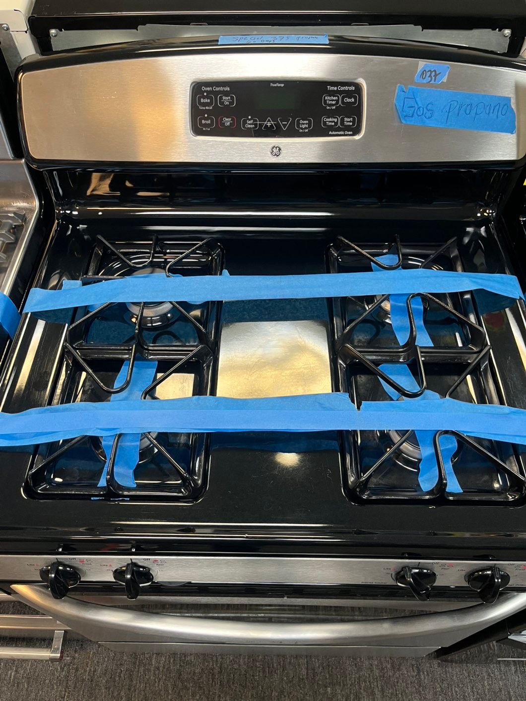 Refurbished GE Gas (Propane )range 4 burner bake broil hi/lo self clean stainless steel Refurbished 30" #GRR12L