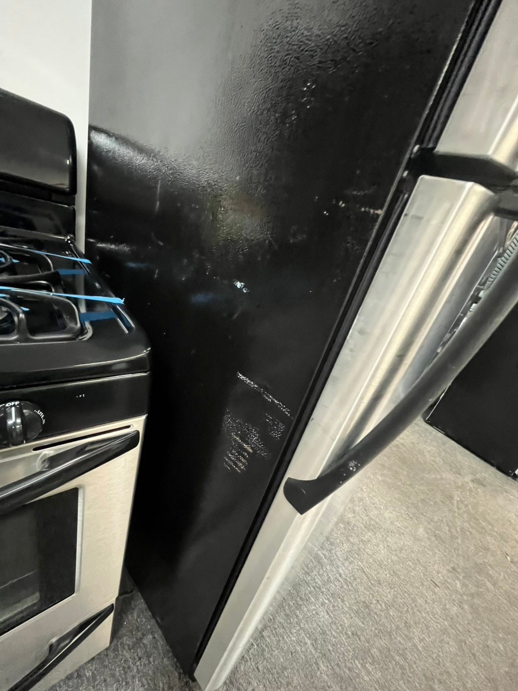 -Frigidaire Top freezer Refrigerator stainless steel 30" 21 cu. Ft #RF25ML