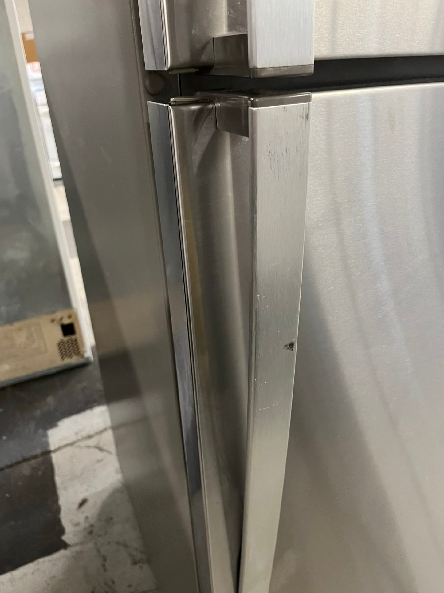 - Whirlpool Top freezer Refrigerator stainless steel 30" #RF208EB