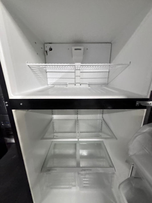 >Whirlpool top freezer refrigerator black 21cu.ft 33" #RFG6ANB