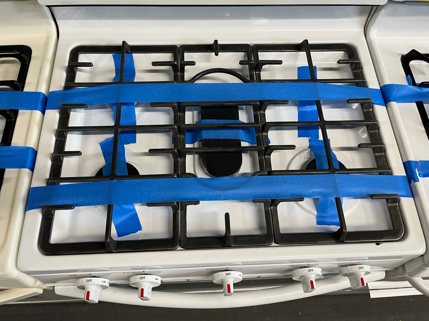 Samsung Gas range 5 burner bake broil self clean in white Refurbished 30" #GR212UB