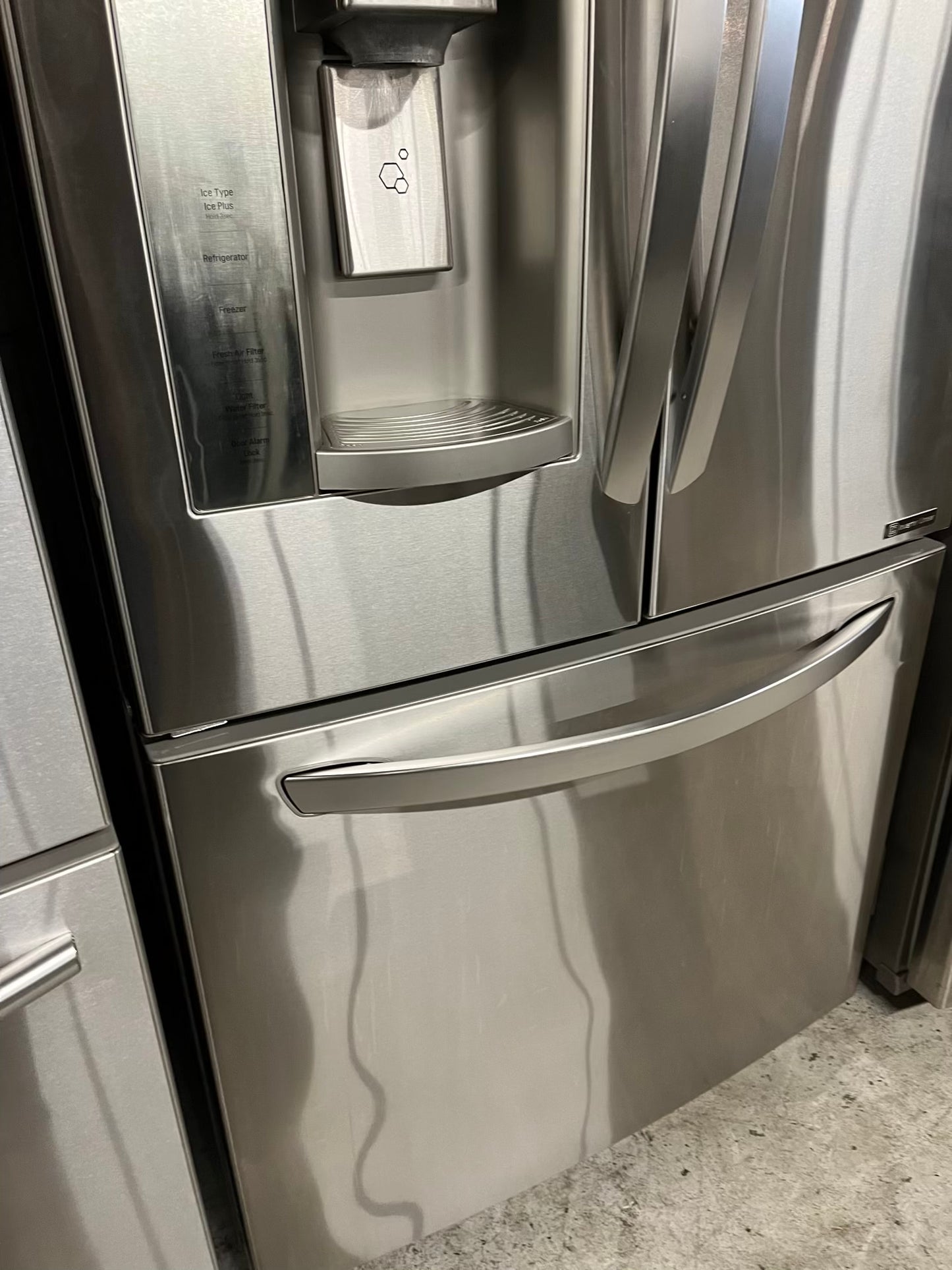 Used Refurbished LG French door refrigerator stainless steel w/ice water dispenser 33" #RF836LB-TR