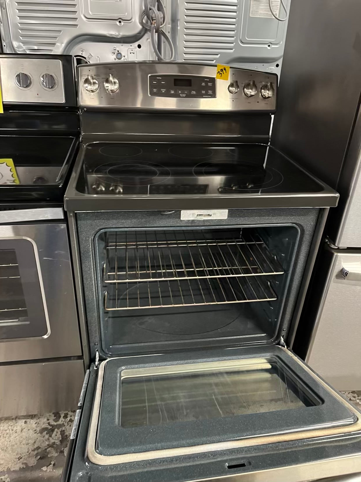 Special Offer | GE kitchen combo / Refrigerator counter depth 36” & Electric range stainless steel - 2 appliances
#RF734VB Refurbished