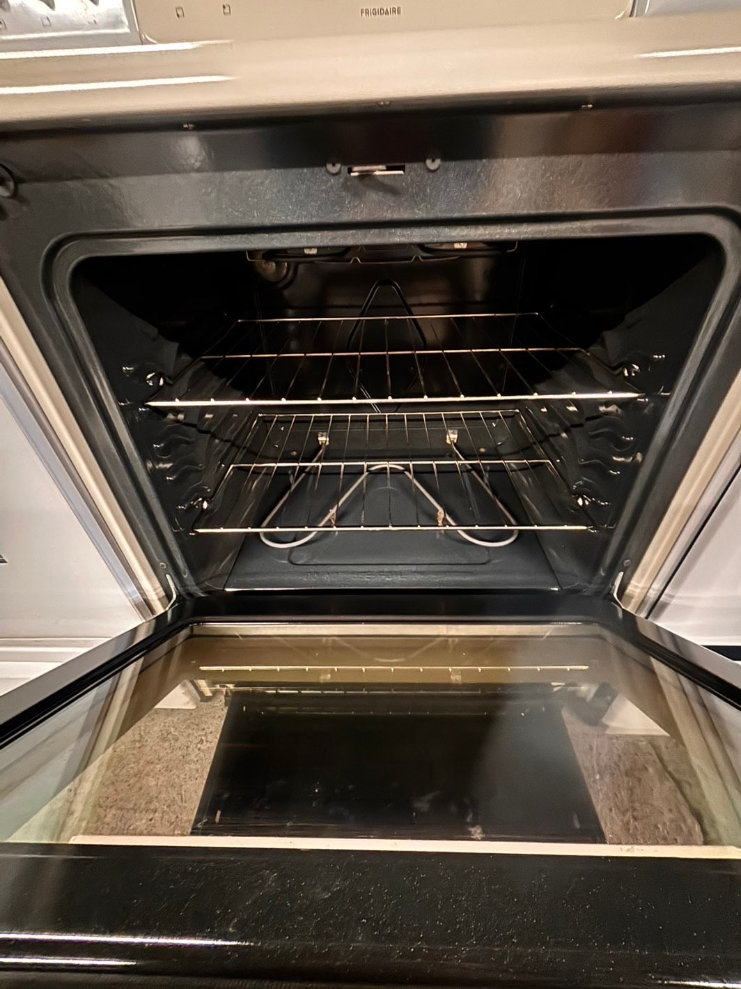 >frigidaire Glass Top electric stove white bake broil 4 burner Self clean 30” off white Refurbished #WZE796B