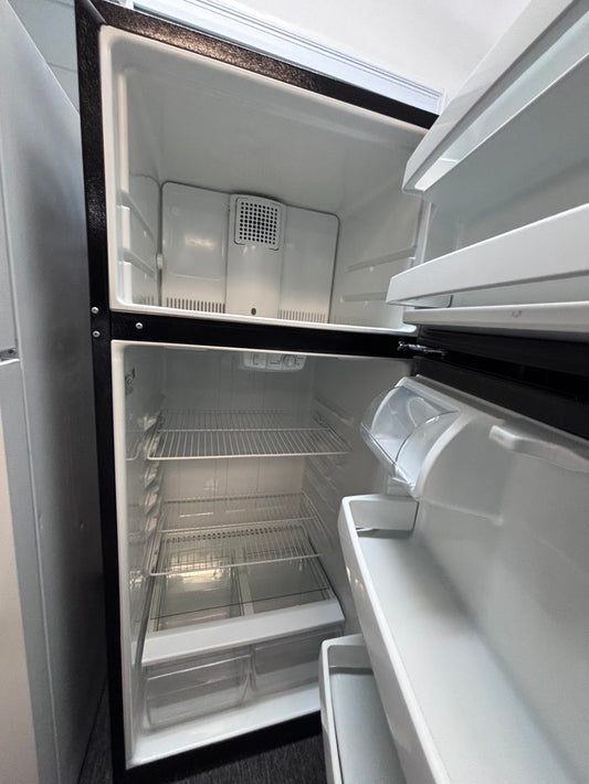 >Hot point 28”top freezer fridge black used-refurbished #HJX13B