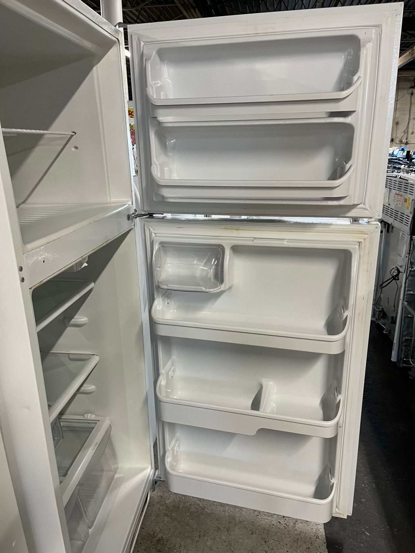 - Frigidaire top freezer Refrigerator in white 30" #RF305NB