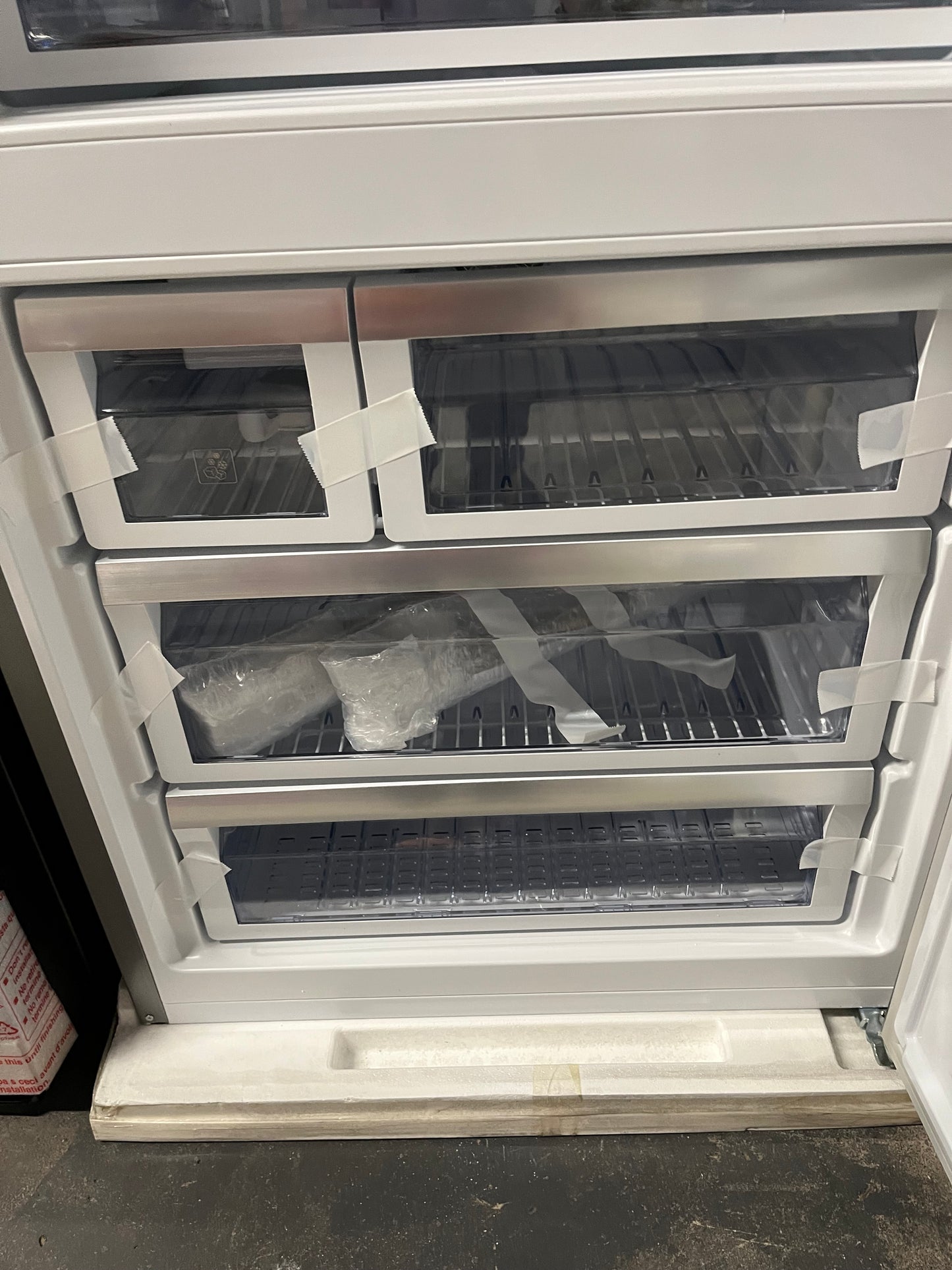 Open Box 📦 Bloomberg Bottom freezer Refrigerator stainless steel w/ice maker Item number #RF636VB-TR 29” in